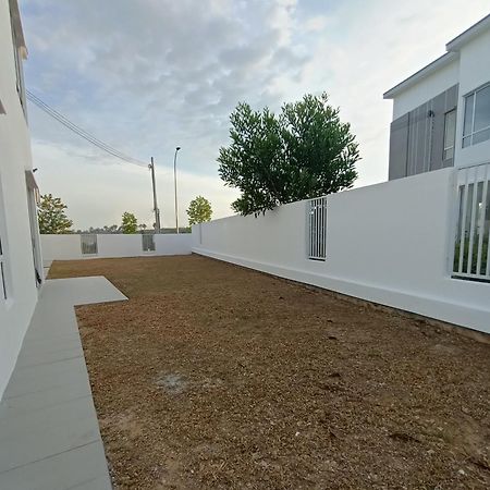 Bungavilla Resthouse Sendayan Port Dickson Exterior foto